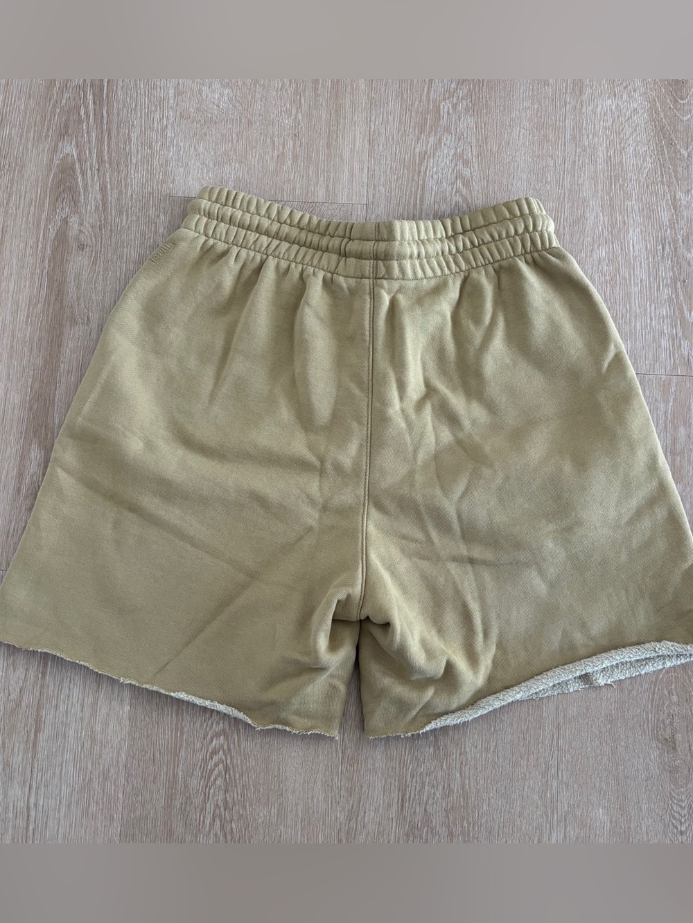 Aritzia TNA Cozy AF Fleece Zip Hoodie and Shorts Set
Hoodie size 1 shorts size S - Picture 4 of 5